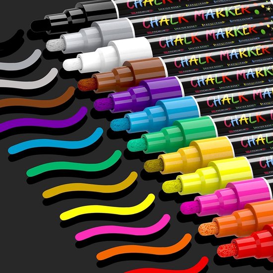 Rangée de 12 marqueurs à craie avec des capuchons de différentes couleurs, à côté de lignes colorées représentant la couleur de l'encre.