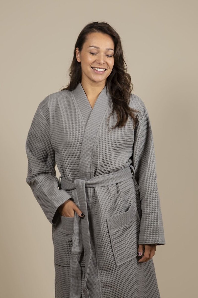 Sauna Wafel Badjas Dames – Cozylion – 100% Duurzaam Katoen – Oeko-Tex – Grijs – Kimono Stijl – Wafel Badjassen Vrouwen – Sauna & Wellness Ochtendjas voor Vrouw
