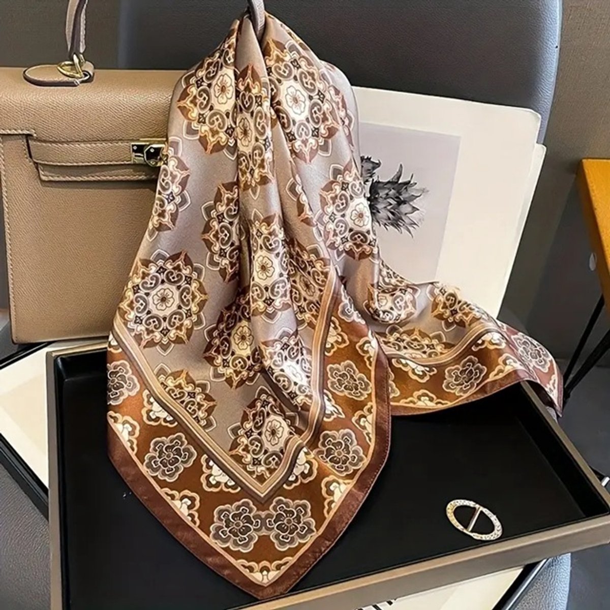 Sjaaltje - Scarf- Accessories - Dames- Bandana's- Halsdoek - Imitatie Zijde- Bruin - Bloem