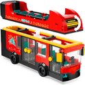 LEGO dubbeldekker bus zonder bovenverdieping, met losse rode bovenverdieping met 'Museum' en 'Downtown' bordjes.