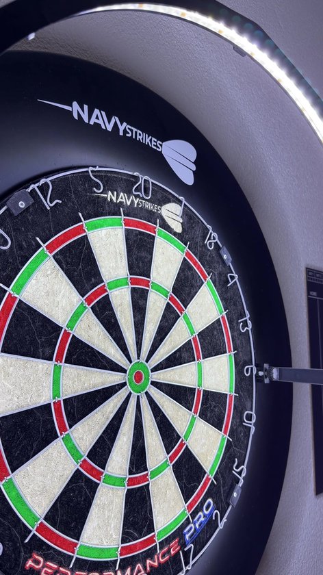 Navy Strikes Dartbord Performance Pro - Incl 6 Dartpijlen & Scorebord - Sisal - Triangle Wire - 45.1 cm