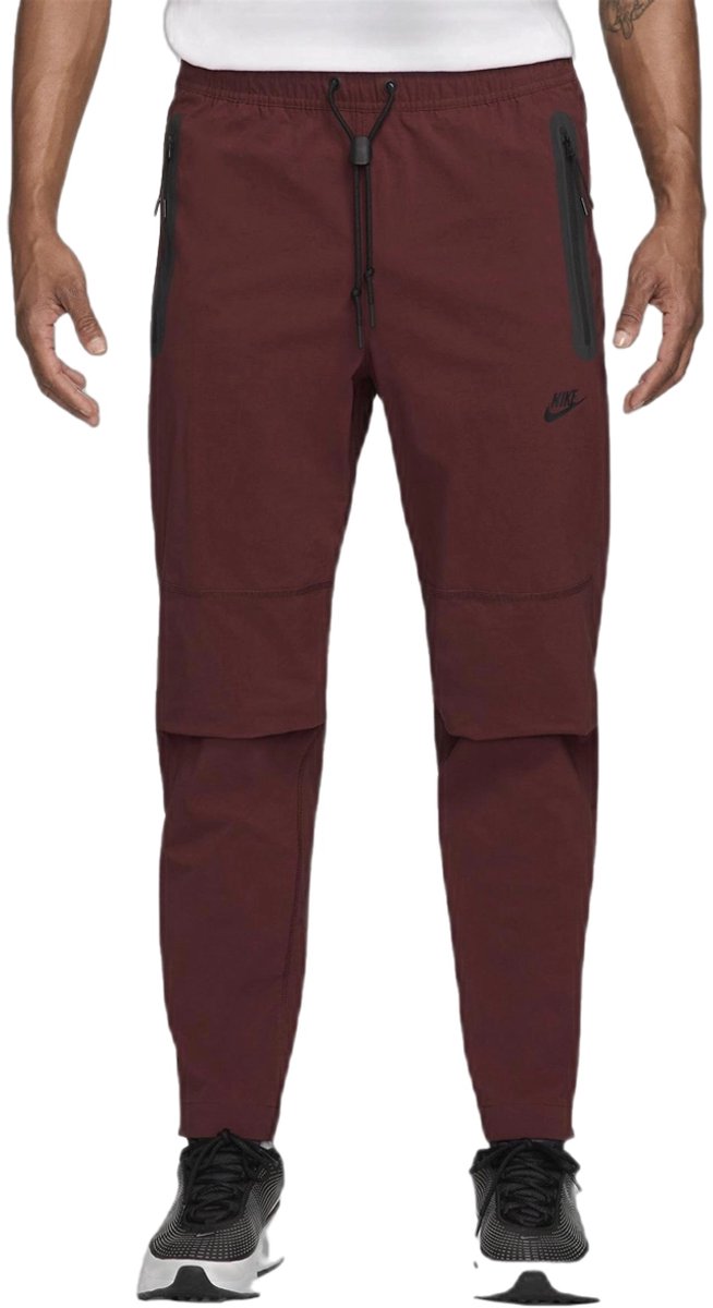 Nike tech fleece woven pants in de kleur . Rood