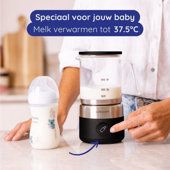 Glazen melkopschuimer met RVS en zwarte basis, naast babyflesje met melk. Tekst "Speciaal voor jouw baby", "Melk verwarmen tot 37.5°C".