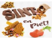 Sint en Piet wensen jullie een fijne Sinterklaasavond! Een kaart met een afbeelding van speculaas, chocoladeletters, pepernoten en schuimpjes. Leuk om zo te geven of voor bij een cadeau. Een dubbele wenskaart inclusief envelop en in folie verpakt.