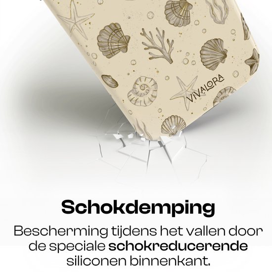 Telefoonhoesje met beige achtergrond, bedrukt met schelpen en zeedieren. Het hoesje is op de grond gegooid en toont schokdempende eigenschappen.
