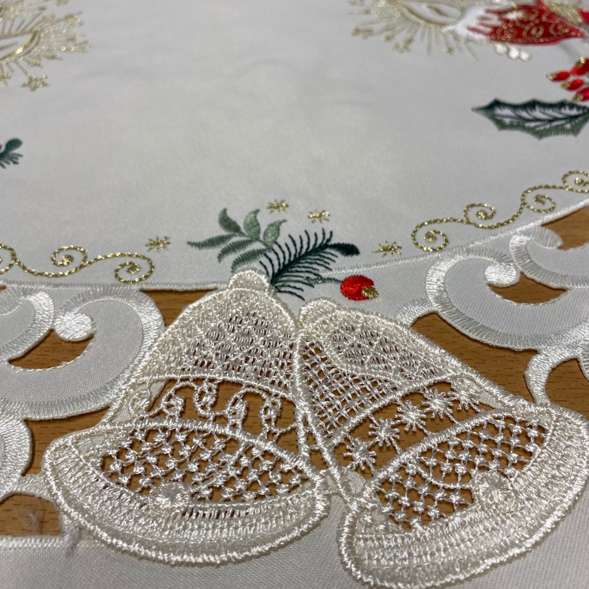 Kerstkleed- Creme met rode kaarsen en bel- Rond 85 cm - 8675R – foto 3