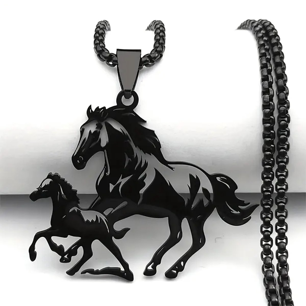Ketting met paard -Zwartekleurige paarden bedel met 60 cm ketting - Hanger paarden met ketting