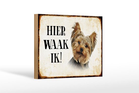 Panneau en bois avec un Yorkshire Terrier et le texte "Hier Waak Ik".