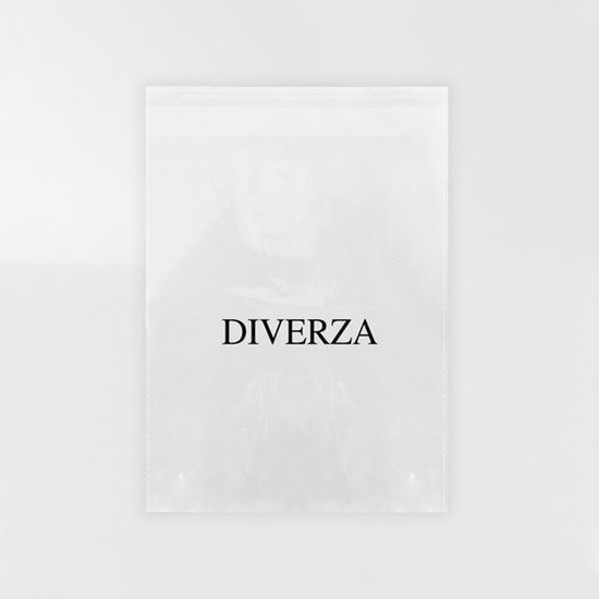 Witte verpakking met zwarte tekst 'DIVERZA'.