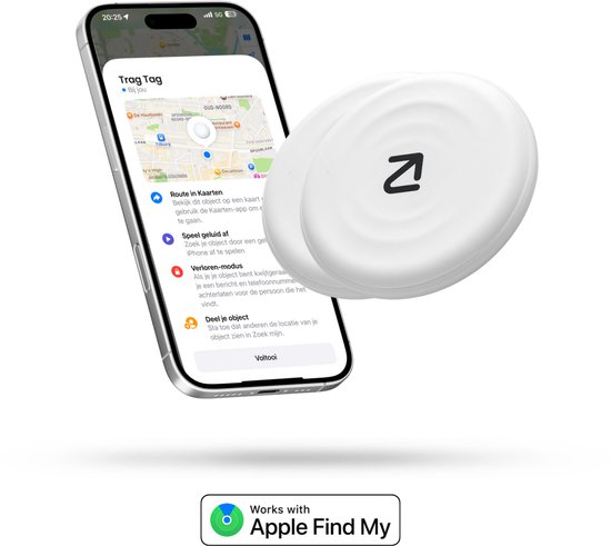 Een iPhone toont de "Zoek Mijn" app, met een Trag Tag ernaast. Werkt met Apple Find My.