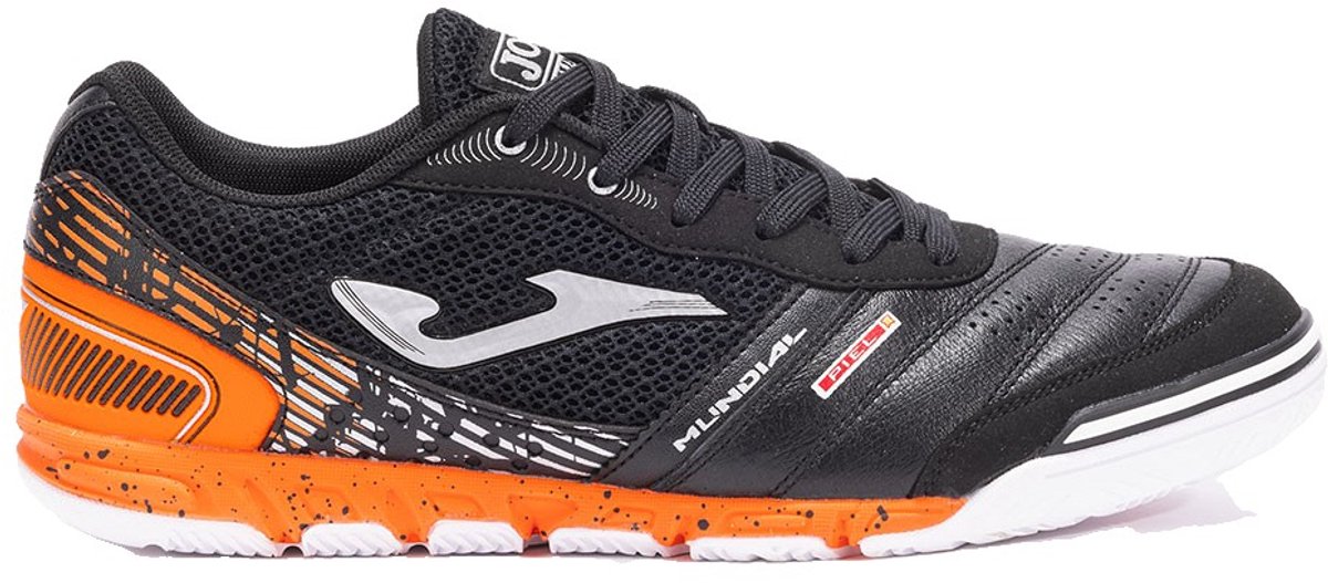 Zwarte Joma Mundial voetbalschoenen voor heren, EU 41, met oranje en zilveren details, geschikt voor indoor gebruik.