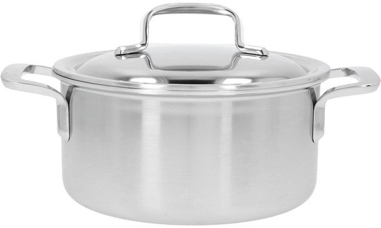 Casserole en acier inoxydable de 18 cm avec couvercle et deux poignées, 2.2L.