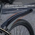 Zwart fietsspatbord dat over een fietswiel is gemonteerd. De tekst vermeldt 'STREAMLINE DESIGN'.