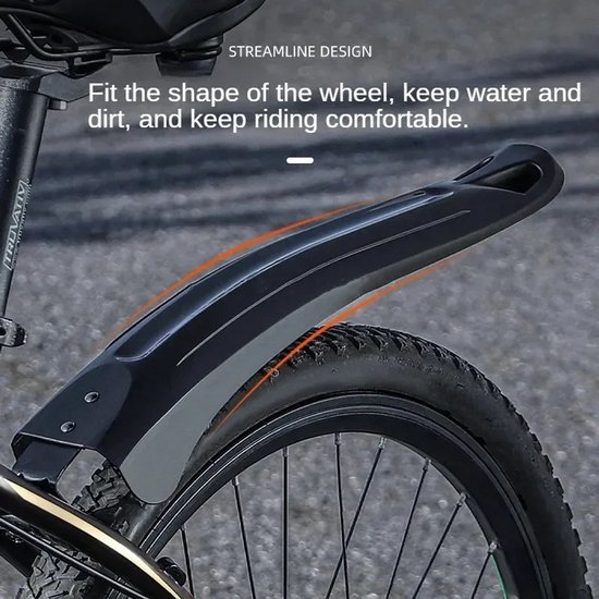 Zwart fietsspatbord dat over een fietswiel is gemonteerd. De tekst vermeldt 'STREAMLINE DESIGN'.