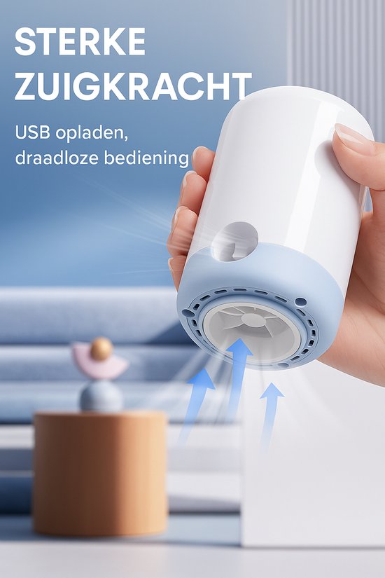 Witte elektrische pomp met blauwe accenten voor vacuüm compressie, wordt met de hand vastgehouden.