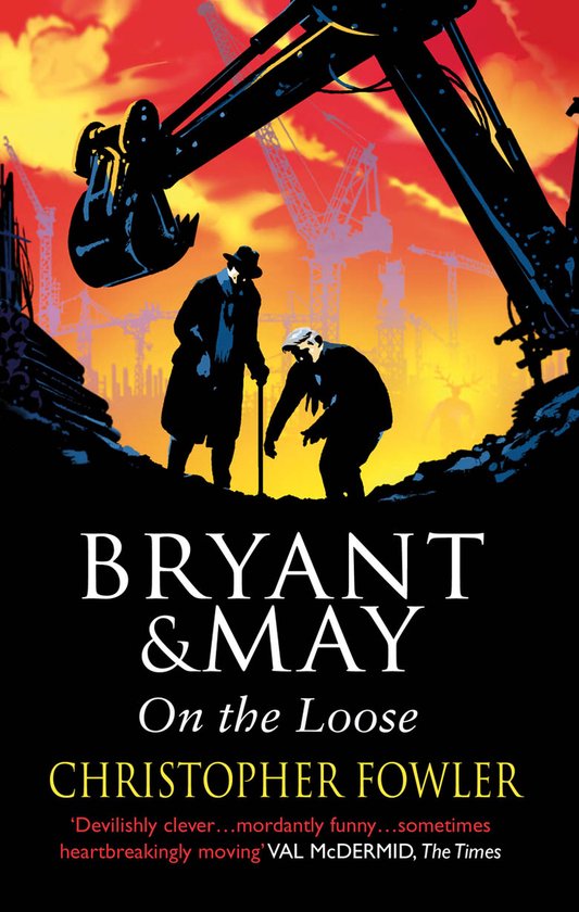 Twee mannen in lange jassen en hoeden staan in een bouwput bij zonsondergang, een grote graafmachine hangt boven hen. Tekst: BRYANT & MAY On the Loose.