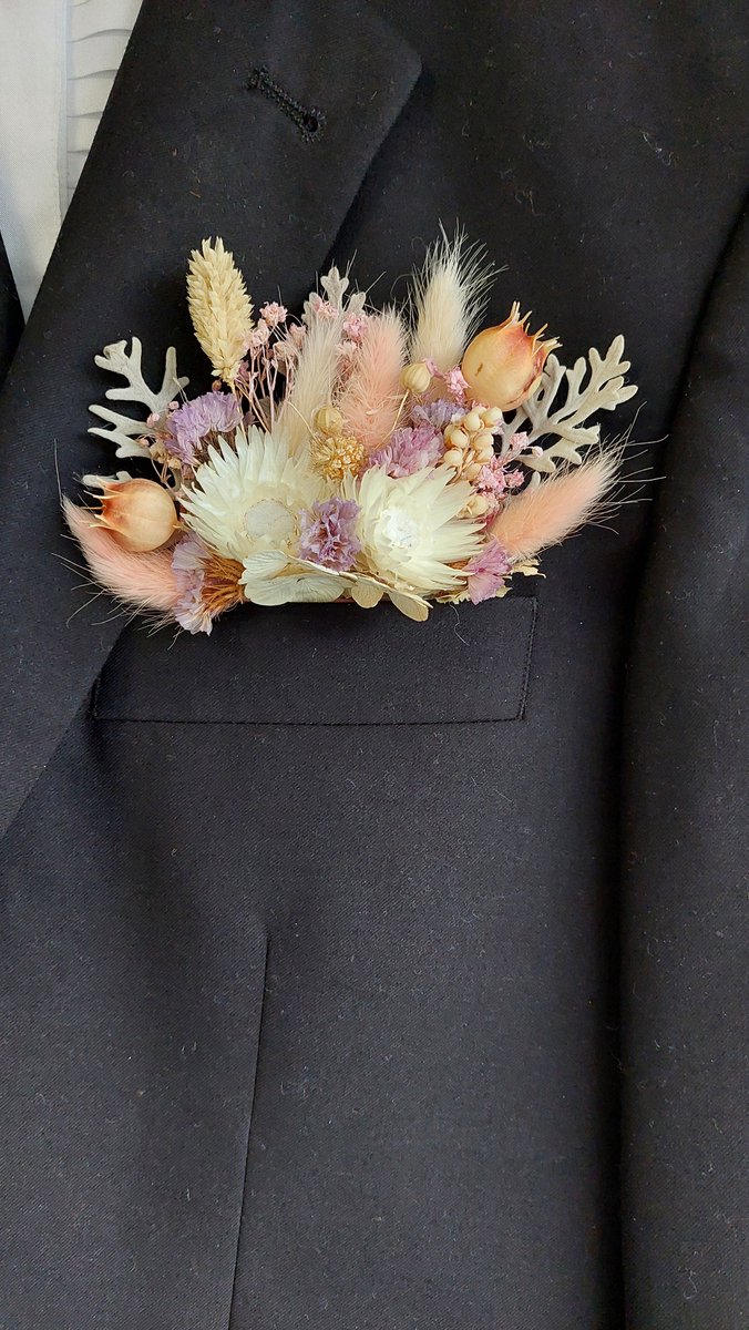 Romantisch en stijlvol zakboutonnière voor bruidegom met gedroogde bloemen, boutonnière bruidegom, corsages bruidegom