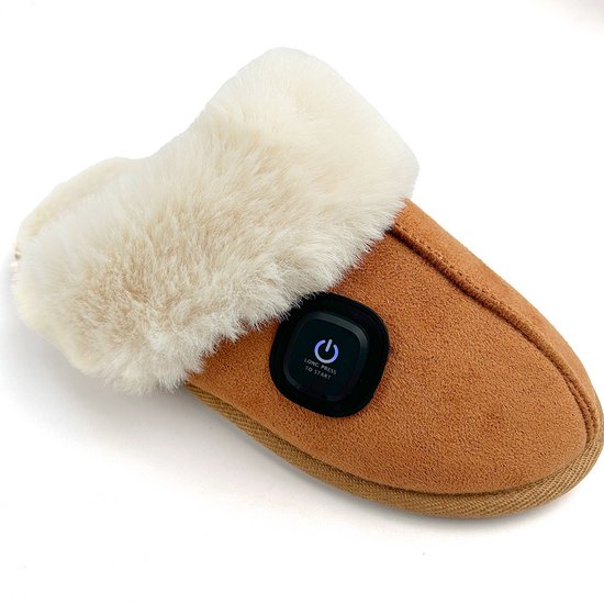 Bruine pantoffel met beige faux fur voering en een zwart bedieningspaneel met "G" logo en "LONG PRESS TO START" tekst.
