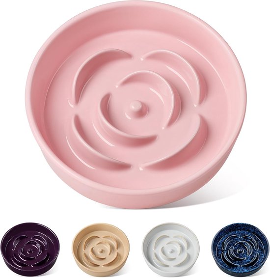 Roze keramische slowfeeder bak met bloemmotief, met vier andere kleuren eronder.