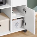 Open kastdeur met opbergdoos met diamantprint en tekst 'shine'. Witte bureaukast.