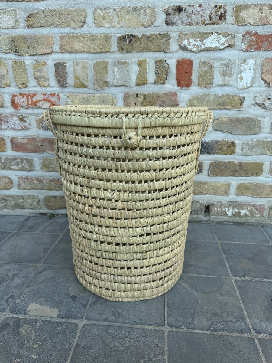Wasmand – Was – Mand - Badkamer - Opbergmand - Palmblad - Laundry - Laundrybasket- Rieten mand - Speelgoed - Opbergen - Mand met naam - Pompon - Wol – Geschenk - Kinderkamer - Gepersonaliseerd - Handgemaakt - Decoratie - Geboorte - Cadeau