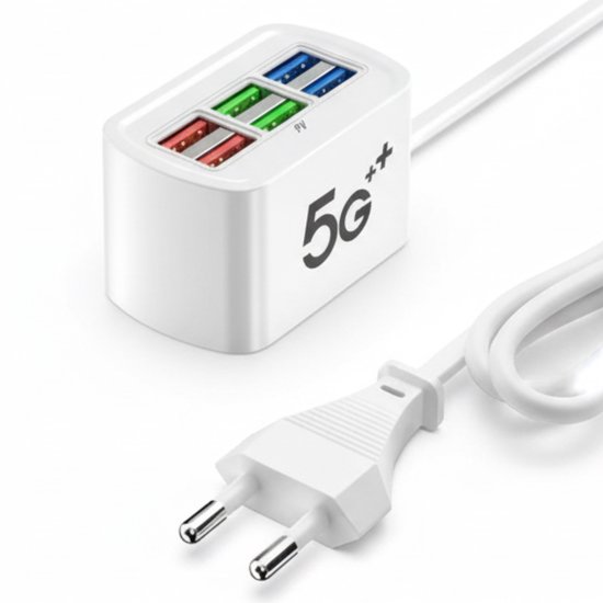 Witte 6-poorts USB-lader met gekleurde poorten (rood, groen, blauw) en een witte stekker, geïsoleerd op wit.