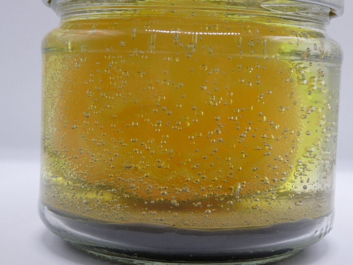 Kaars in pot. This is Halloween. Gemaakt met gel en paraffine.
