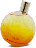 Oranje parfumfles met gouden dop, versierd met glinsterende sterren en stipjes.
