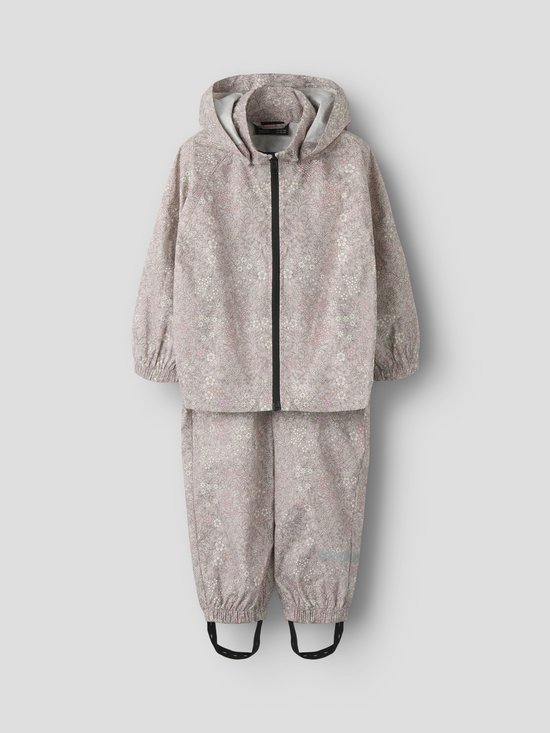 Roze regenpak met all-over bloemenprint in wit en lichtroze.