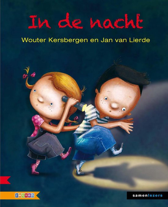 Boekcover met de titel 'In de nacht' in rode letters. Twee kinderen, een meisje en een jongen, kijken met zaklampen in het donker.