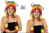 2x Muts luxe regenboog pluche - carnaval thema party carnaval feest hoofddeksel festival