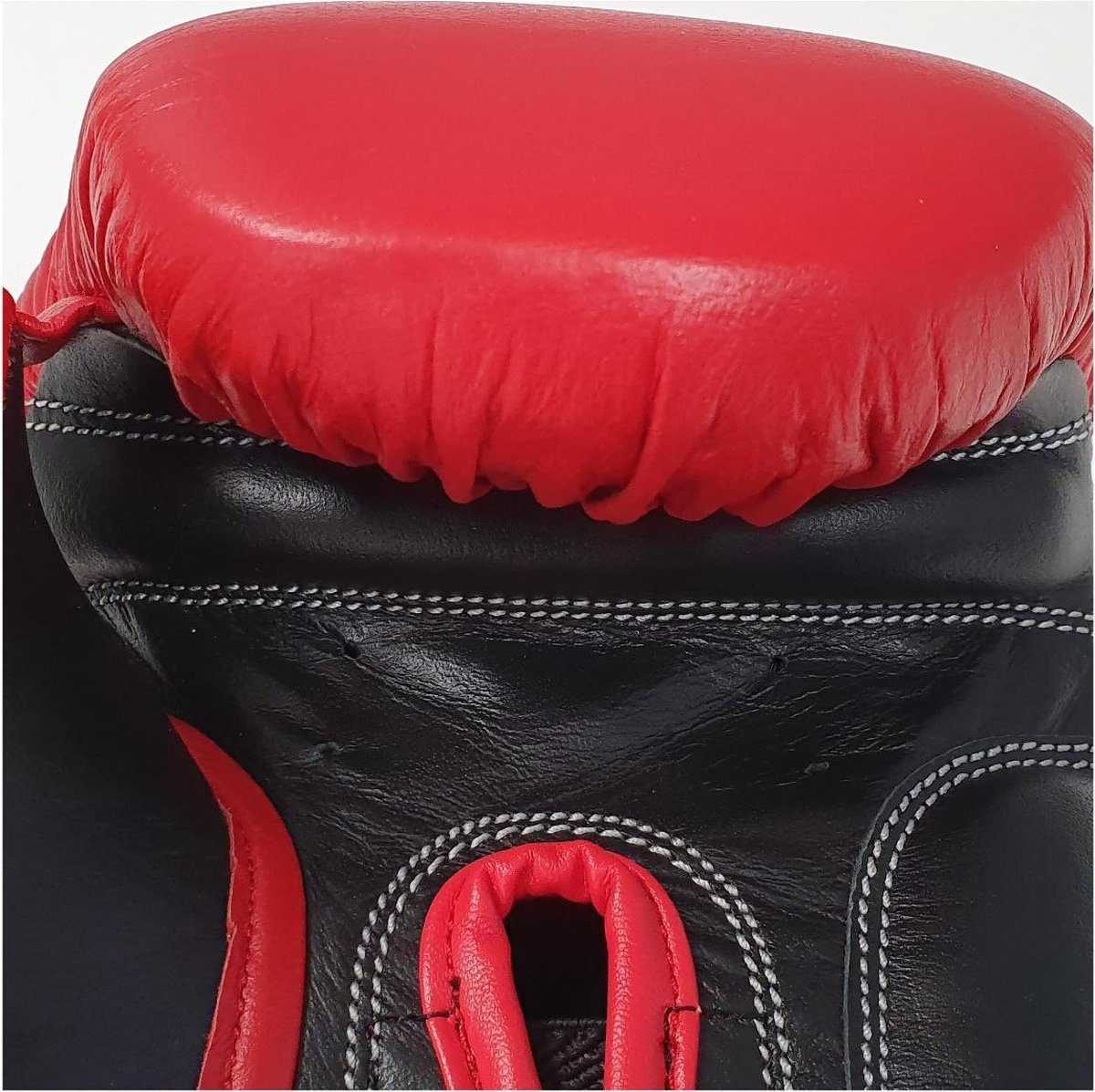 AIYAPLAY Bokszak voor kinderen, punching bal op voet, voor kinderen van 5-10 jaar, met handschoenen en verzwaringsbasis, in hoogte verstelbare bokszak, 88 tot 124 cm, zwart