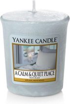 Yankee Candle - A Calm & Quiet Place Candle ( klidné a tiché místo ) - Aromatická votivní svíčka