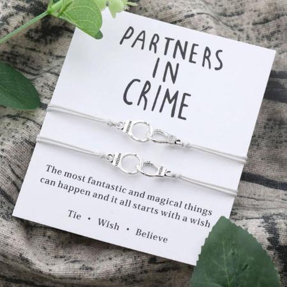 Vriendschap armband met tekst Partners in crime - Grijs / crème / wit - 2  stuks | bol