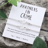 Vriendschap armband met tekst Partners in crime  - Grijs / crème / wit - 2 stuks