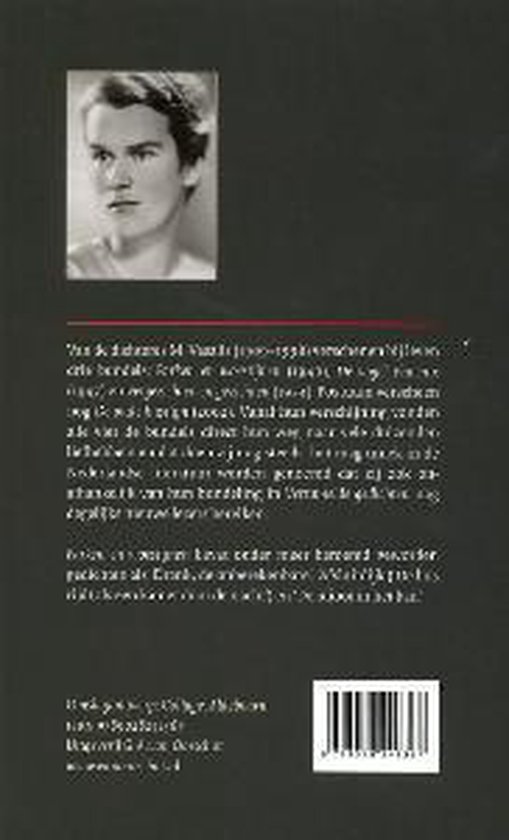Zwart-witfoto van een jonge vrouw, omringd door tekst. Linksonder een barcode.