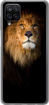 Geschikt voor Samsung Galaxy A12 hoesje - Leeuw - Licht - Zwart - Portret - Siliconen Telefoonhoesje