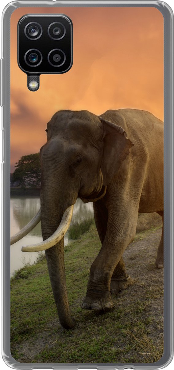 Telefoonhoesje Geschikt voor Samsung Galaxy A12 hoesje - Olifant - Water - Dieren - Zonsondergang - Natuur - Siliconen Telefoonhoesje Telefoonhoesje