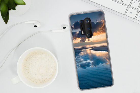 Telefoonhoesje Geschikt voor OnePlus 8 Pro hoesje - Zonsondergang bij de Nederlandse kust - Siliconen Telefoonhoesje Telefoonhoesje