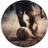 PVC Schuimplaat Muurcirkel - Bal - Voetballen - Tenue - Zand - Sport - 90x90 cm Foto op Muurcirkel (met ophangsysteem)