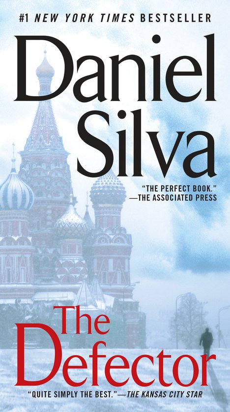 Boek "The Defector" van Daniel Silva, met de Basiliek van Sint-Basilius op de cover in de sneeuw.