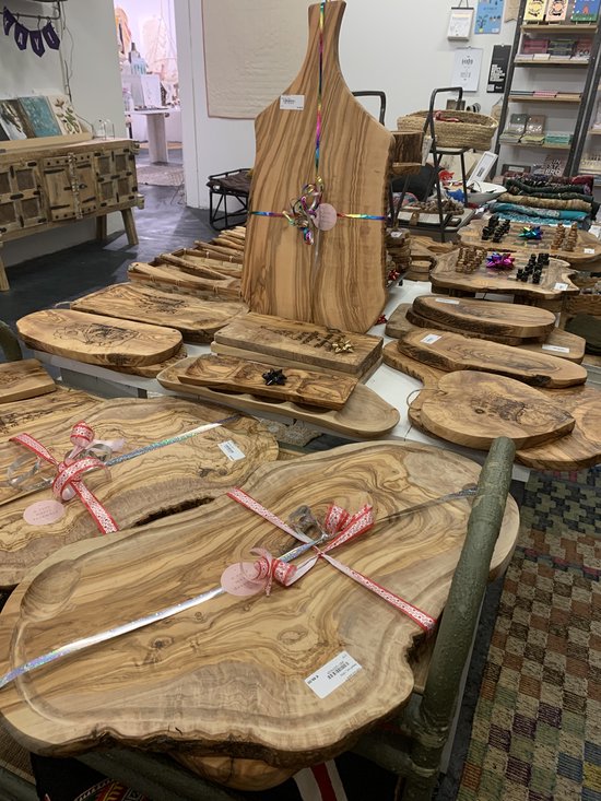 L' Art Du Bois EXTRA LARGE Planche à tapas en bois d'olivier - planche à boissons - planche à serveur - planche à découper / XL 60 À 65 Longueur