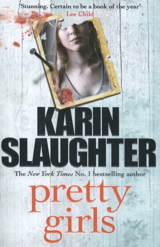 Boekomslag met de titel 'Pretty Girls' van Karin Slaughter. Een foto van een vrouw is deels gescheurd en vastgepind op een houten achtergrond. Lee Child wordt geciteerd.