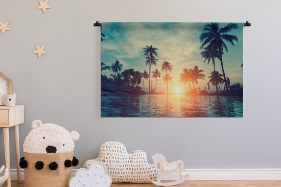 Wandkleed - Wanddoek - Zee - Zonsondergang - Palmboom - Wolken - 120x80 cm - Wandtapijt