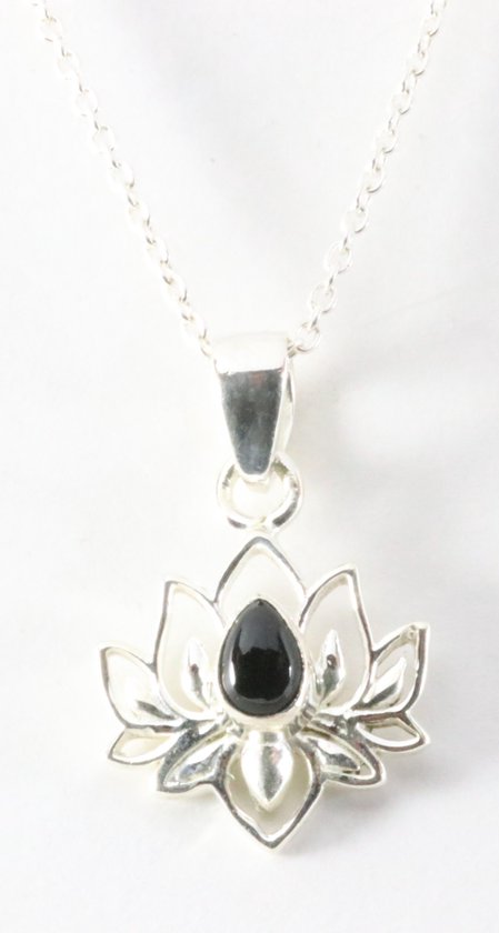 Fijne zilveren lotus hanger met onyx aan ketting