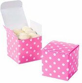 12 vierkante giftboxes roze met witte stippen - bedankje - doosje - giveaway - babyshower - trouwen - genderreveal - traktatie