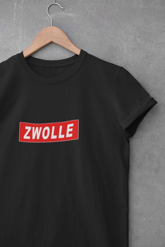 Shirt - Zwolle - Wurban Wear | Grappig shirt | Leuk cadeau | Unisex tshirt | PEC Zwolle | Sassenpoort | Peperbus | Wit & Zwart