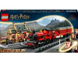 LEGO Harry Potter 76423 - Zweinstein Express™ en Zweinsveld™ Station