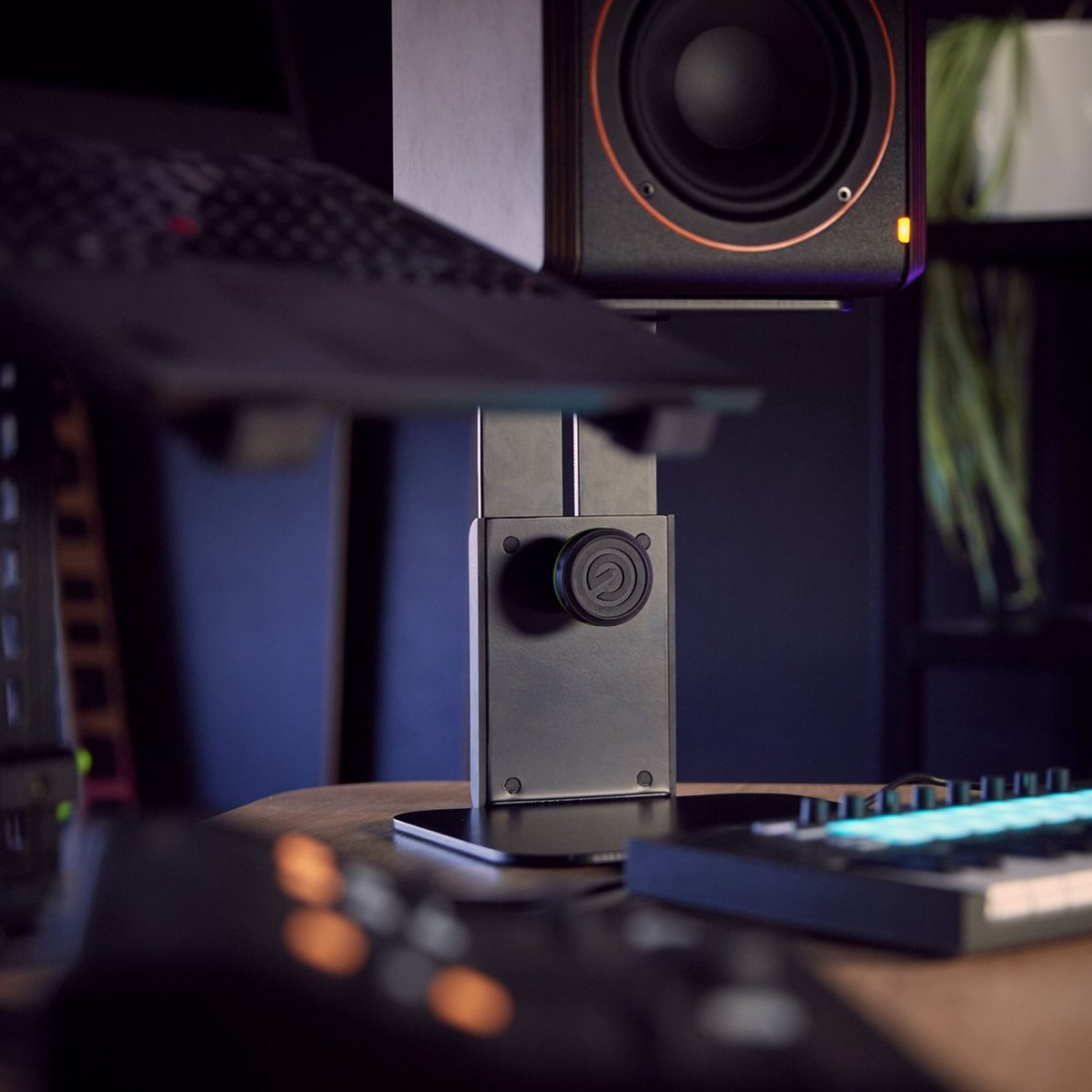 Gravity SP3102 Desktop Studio Monitor Stand