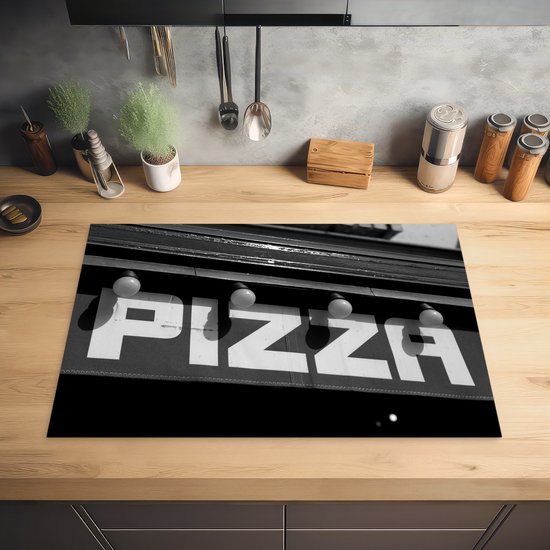 KitchenYeah® Inductie beschermer 77x51 cm - Pizza restaurant uithangbord - zwart wit - Kookplaataccessoires - Afdekplaat voor kookplaat - Inductiebeschermer - Inductiemat - Inductieplaat mat